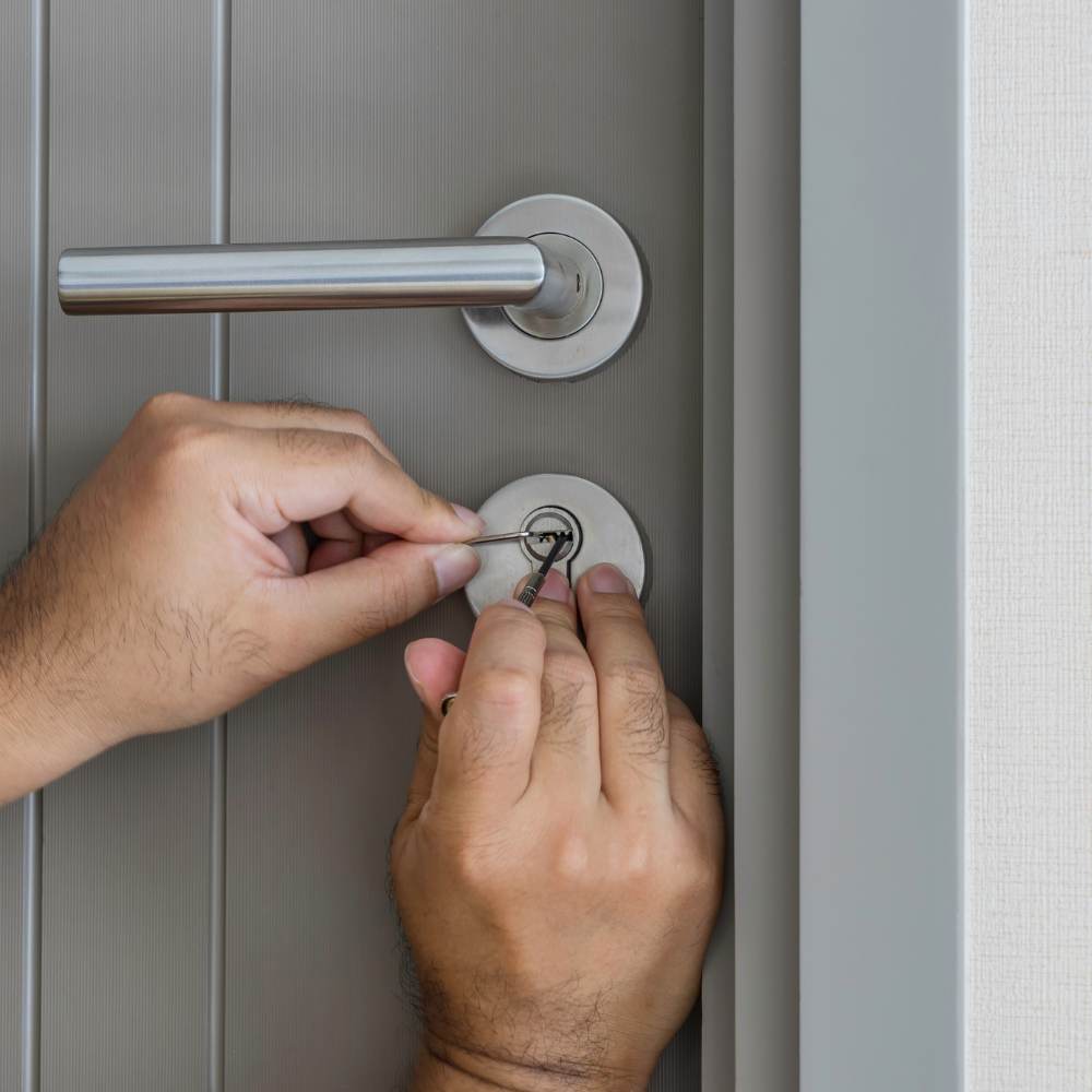 locksmith picking lock